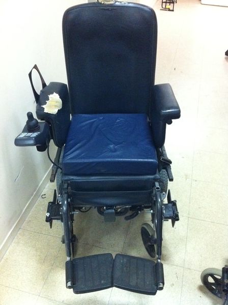 File:Fauteuil4.jpg