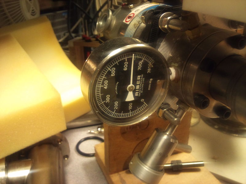 File:Vacuum mano.jpg